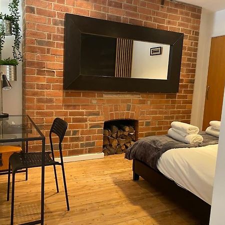 Stunning One B/R Apartment - City Centre Лидс Экстерьер фото