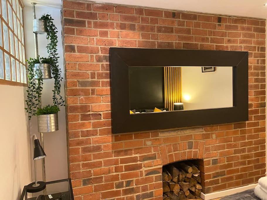 Stunning One B/R Apartment - City Centre Лидс Экстерьер фото
